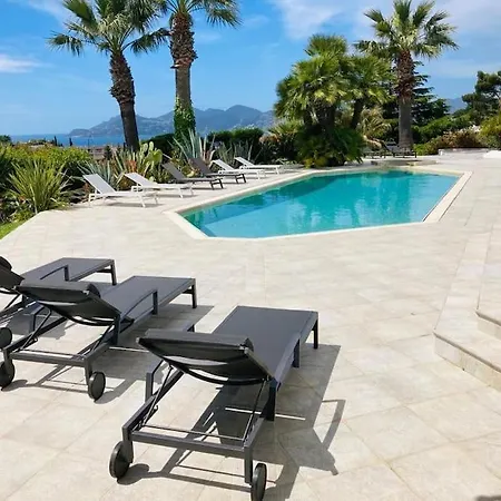 Vue Avec Piscine Au Calme *