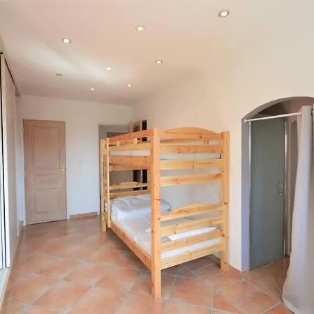 Villa Vue Avec Piscine Au Calme *