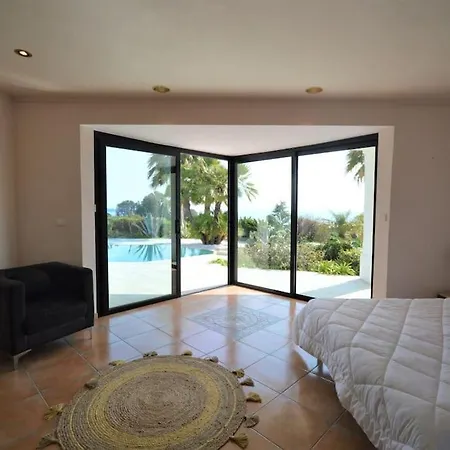 Vue Avec Piscine Au Calme Villa