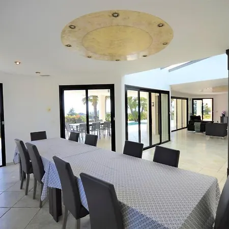 Villa Vue Avec Piscine Au Calme