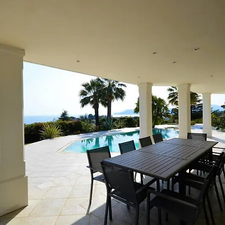 Vue Avec Piscine Au Calme Villa Cannes